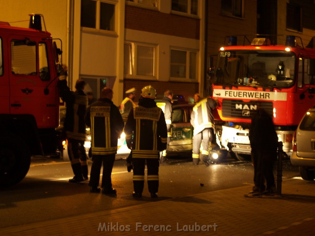 VU Einsatzfahrt Feuerwehr Polizei Koeln Muelheim Deutz Muelheimerstr  P21.JPG